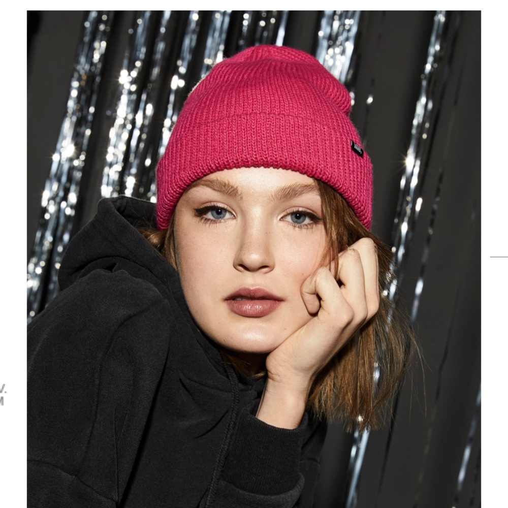 Vans Off the wall pink ribbed cuffed beanie NWT